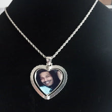 Load image into Gallery viewer, Rotating Heart Necklace
